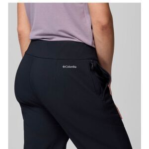 Columbia black All-Season Pull-On pants with Advanced Repellency - M